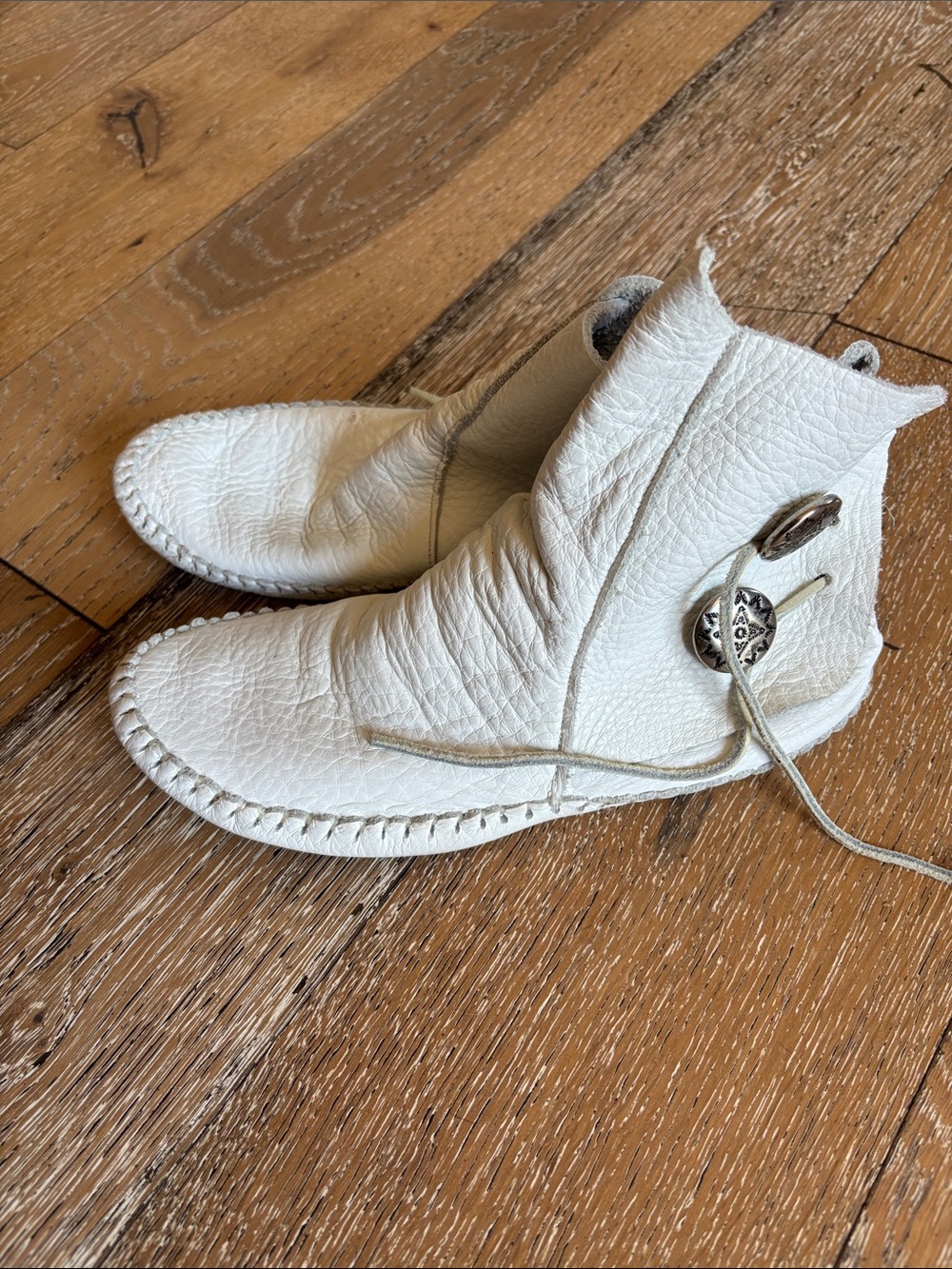 Taos Footwear White Leather Moccasin Ankle Boots